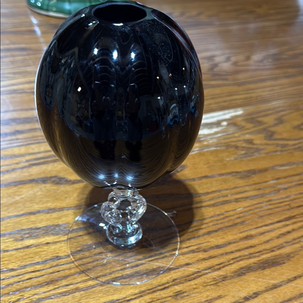 Vintage Cambridge Ebony Glass Ivy Ball Vase w Keyhole